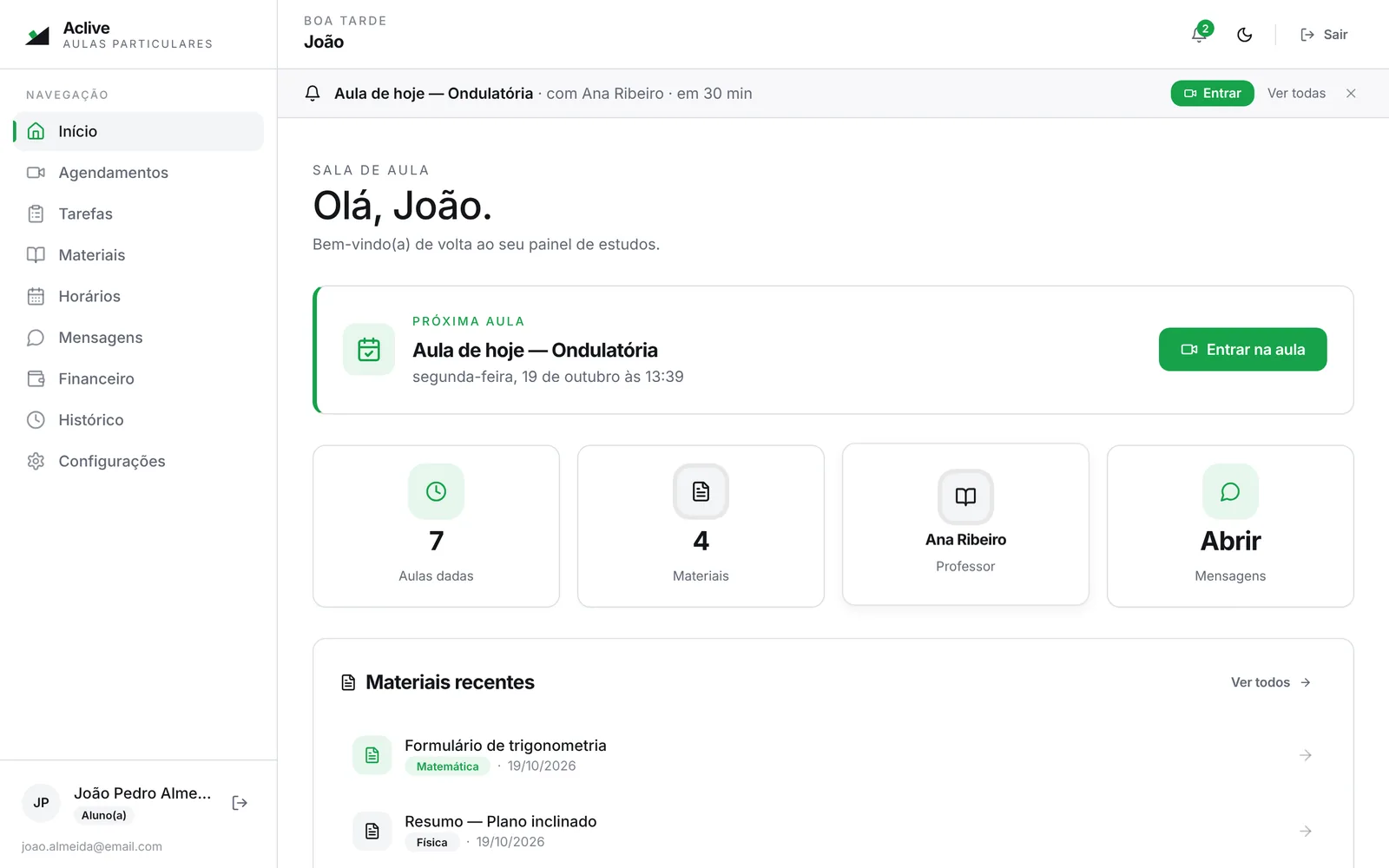 Painel do aluno no Aclive: aviso da aula de hoje, botão para entrar na aula, contagem de aulas dadas e materiais recentes.